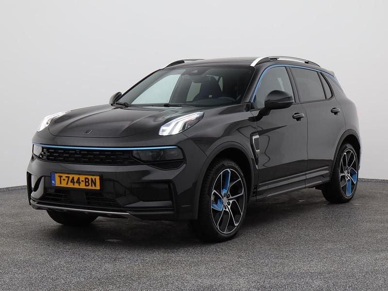 Zwart (metallic) Gebruikt 2023 Lynk & Co 01 SUV | € 24.400 (Goede deal) - Afbeelding 1/4
