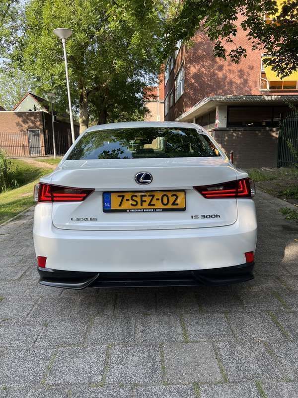 Wit Gebruikt 2013 Lexus IS300h Sedan | € 15.450 (Iets duurder) - Afbeelding 1/4