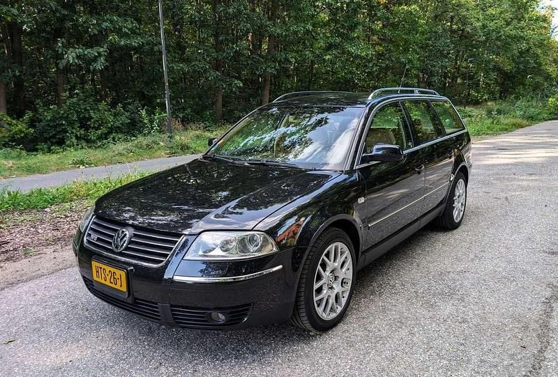Zwart Gebruikt 2003 VW Passat Stationwagen | € 16.950 - Afbeelding 1/4