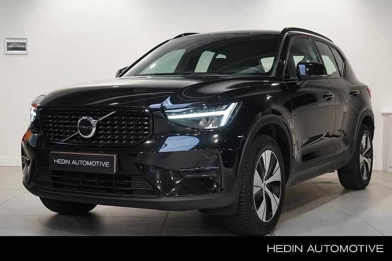 Zwart Gebruikt 2022 Volvo XC40 Plus SUV | € 32.995 (Goede deal) - Afbeelding 1/4