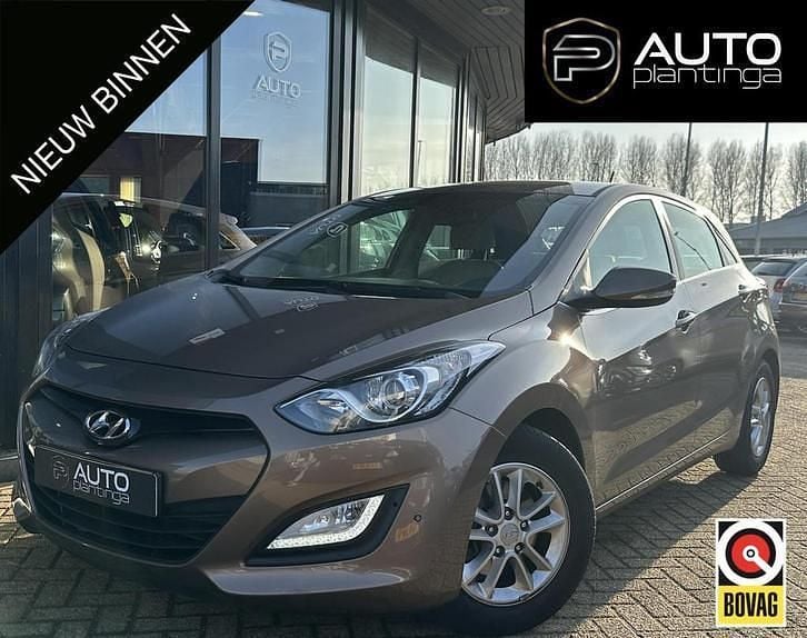 Bruin Occasion 2013 Hyundai i30 Hatchback | € 11.745 (Goede deal) - Afbeelding 1/4