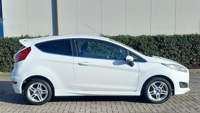 Occasion Ford Fiesta Titanium 101 PK (74 kW) 2013 Wit Hatchback