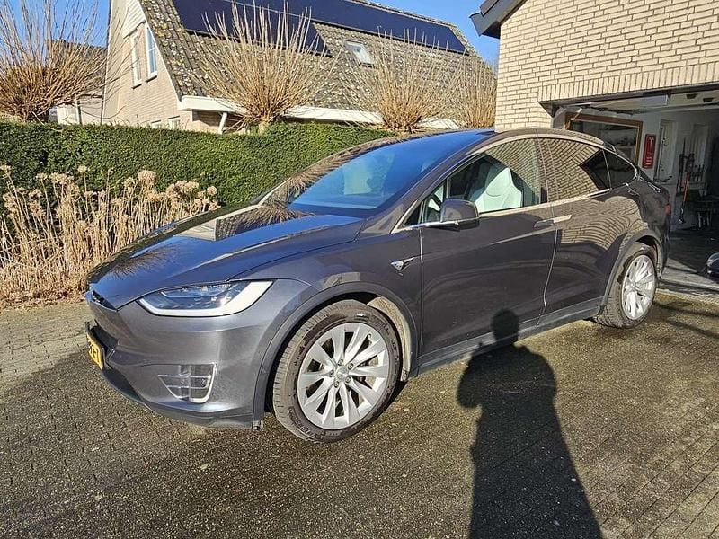 Grijs Gebruikt 2018 Tesla Model X SUV | € 19.500 - Afbeelding 1/4
