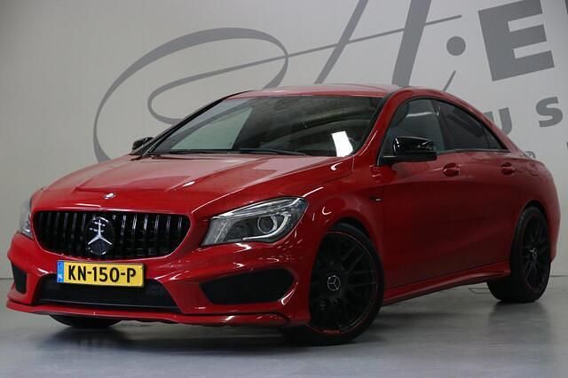 Rood Gebruikt 2015 Mercedes CLA180 Prestige Sedan | € 12.950 (Eerlijke prijs) - Afbeelding 1/4