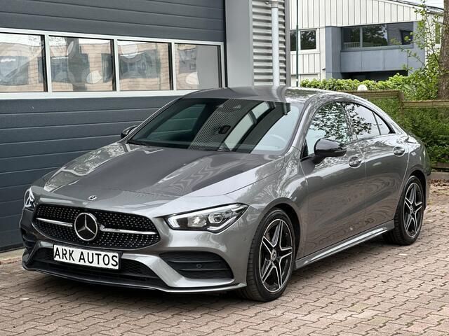Grijs Gebruikt 2020 Mercedes 220 AMG line Sedan | € 39.995 - Afbeelding 1/4