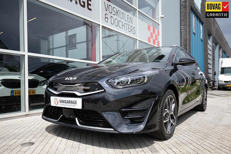 Zwart Gebruikt 2022 Kia Ceed Premium Stationwagen | € 23.207 (Goede deal) - Afbeelding 1/4