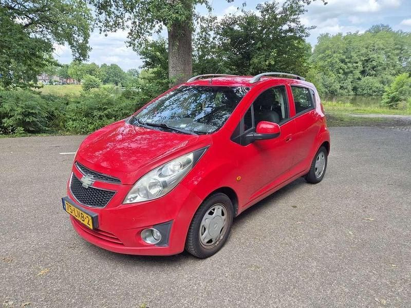 Rood Gebruikt 2010 Chevrolet Spark LT Hatchback | € 1.750 (Eerlijke prijs) - Afbeelding 1/4