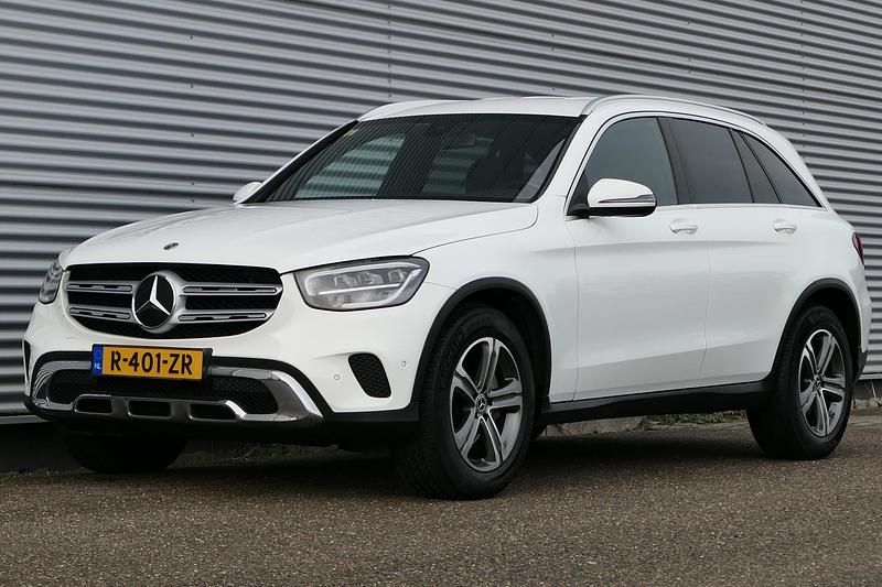 Wit Occasion 2022 Mercedes GLC200 Premium Plus SUV | € 30.940 - Afbeelding 1/4