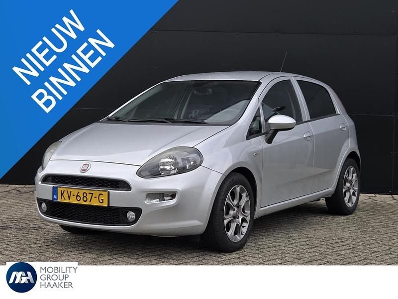Grijs Gebruikt 2016 Fiat Punto Lounge Hatchback | € 7.900 (Eerlijke prijs) - Afbeelding 1/3