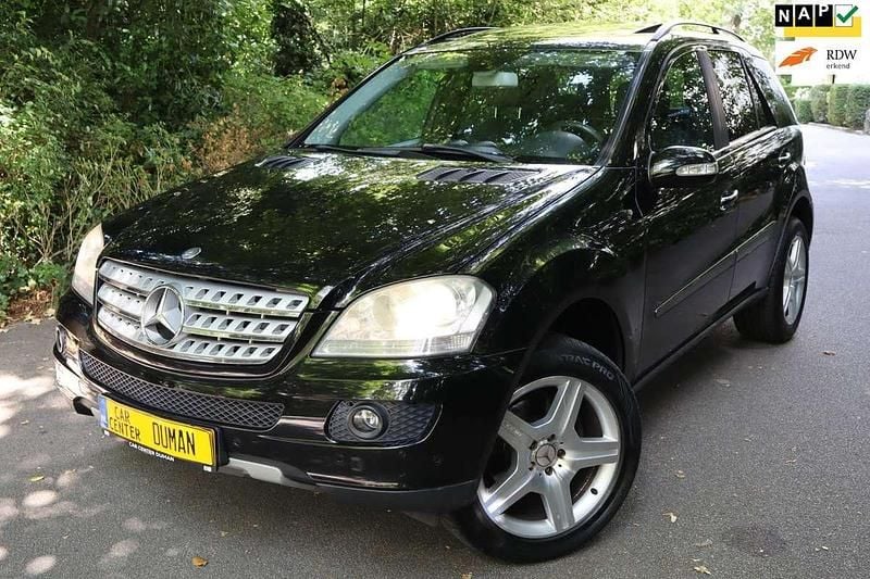 Zwart, metallic lak Gebruikt 2007 Mercedes ML350 AMG SUV | € 8.950 (Eerlijke prijs) - Afbeelding 1/4