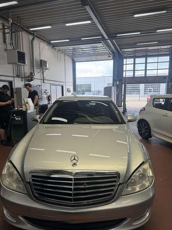 Grijs Gebruikt 2008 Mercedes S320 Sedan | € 7.450 - Afbeelding 1/4