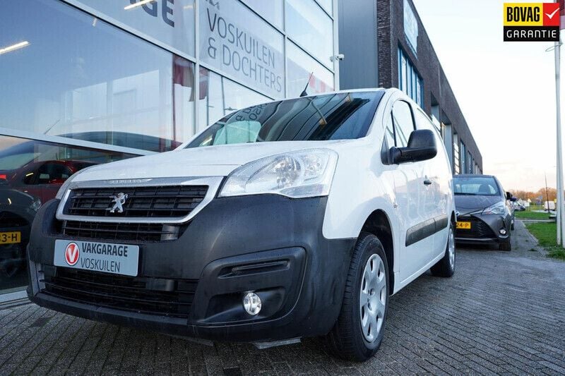 Wit Gebruikt 2018 Peugeot Partner Premium MPV | € 12.950 (Eerlijke prijs) - Afbeelding 1/4