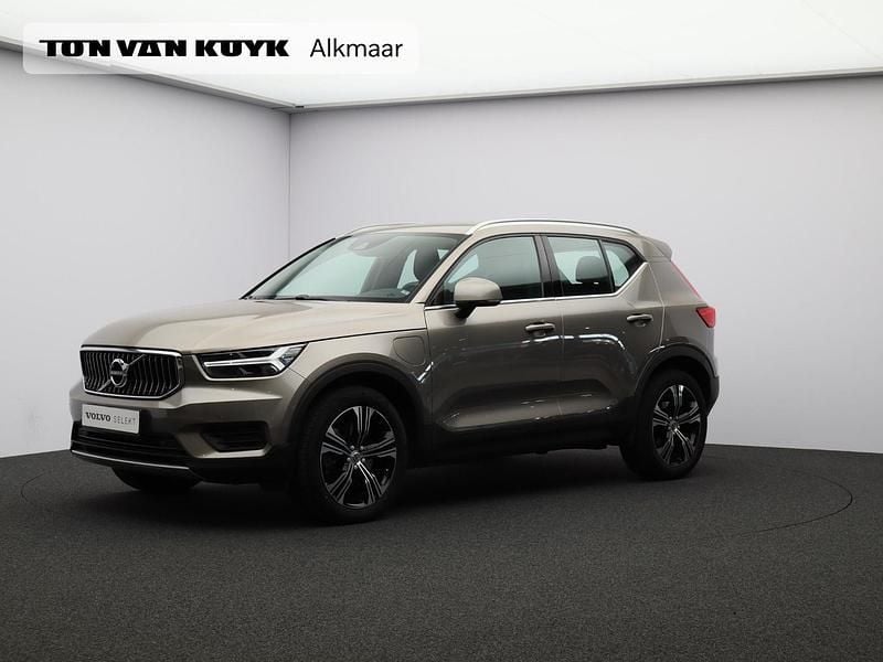 Grijs Gebruikt 2021 Volvo XC40 Inscription SUV | € 34.950 (Eerlijke prijs) - Afbeelding 1/4