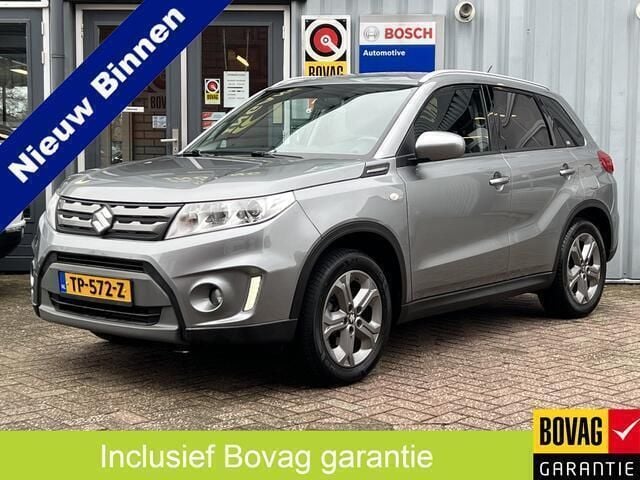 Grijs Gebruikt 2018 Suzuki Vitara Exclusive SUV | € 16.950 (Eerlijke prijs) - Afbeelding 1/4