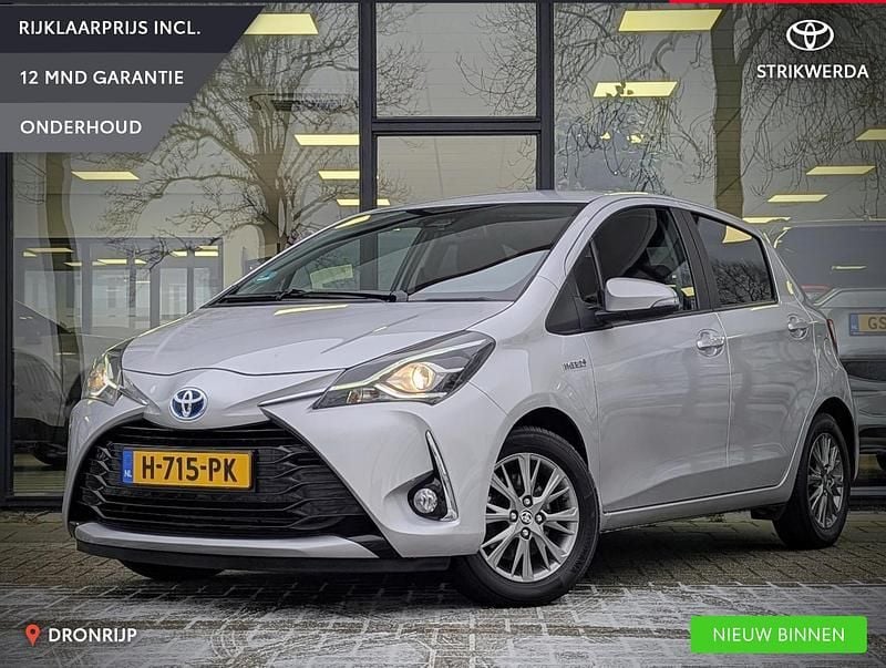 Grijs Occasion 2020 Toyota Yaris Hybrid Hatchback | € 17.495 (Goede deal) - Afbeelding 1/4