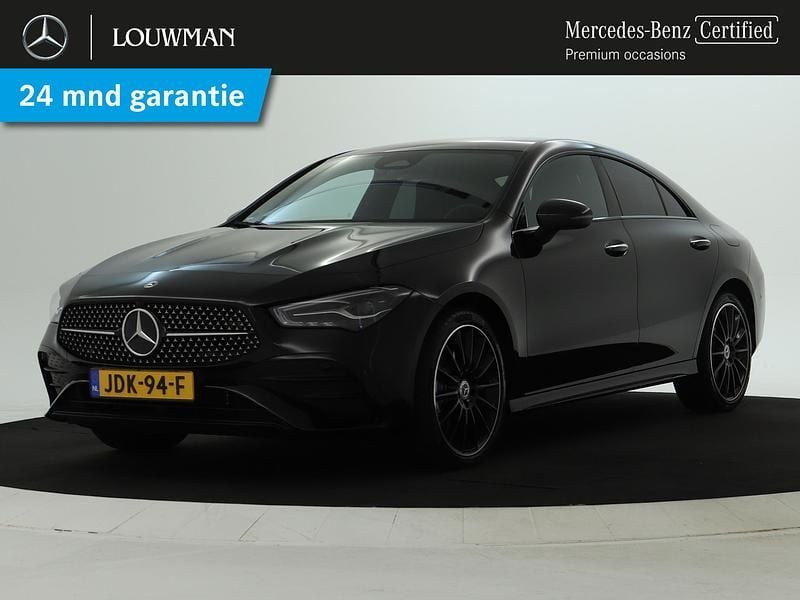 Zwart Gebruikt 2024 Mercedes CLA250e AMG line Sedan | € 39.945 (Iets duurder) - Afbeelding 1/4