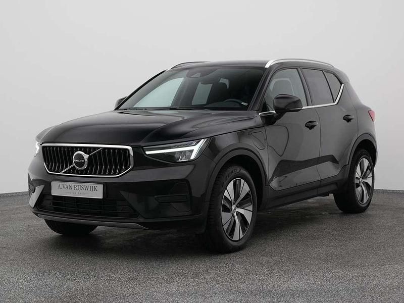 Zwart (metallic) Occasion 2022 Volvo XC40 Inscription SUV | € 26.250 (Super prijs) - Afbeelding 1/4