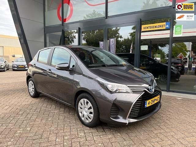 Grijs Gebruikt 2015 Toyota Yaris Hatchback | € 15.000 (Eerlijke prijs) - Afbeelding 1/4