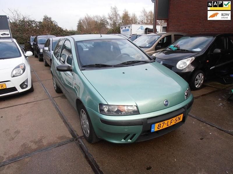 Groen Gebruikt 2002 Fiat Punto Dynamic Hatchback | € 950 (Goede deal) - Afbeelding 1/4