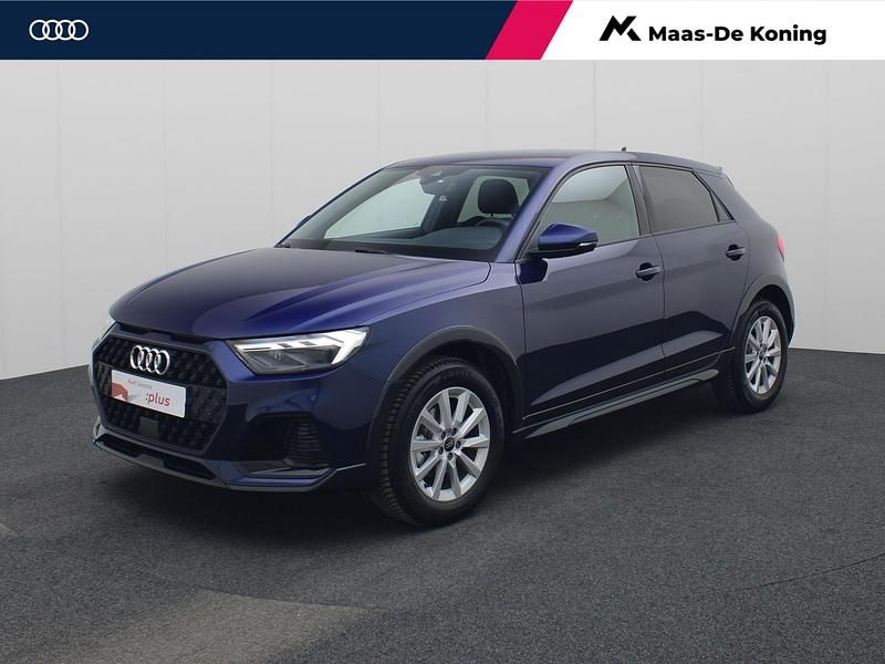 Blauw (metallic) Occasion 2025 Audi A1 Advanced Hatchback | € 33.940 (Iets duurder) - Afbeelding 1/4