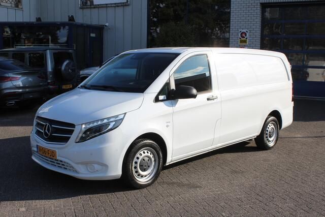 Wit Gebruikt 2020 Mercedes Vito MPV | € 23.950 (Iets duurder) - Afbeelding 1/4
