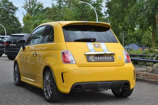 Occasion Abarth 695 181 PK (133 kW) 2011 Geel Hatchback