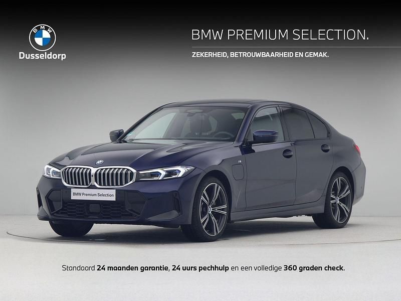 Blauw Gebruikt 2024 BMW 330e Comfort Edition Sedan | € 49.950 (Goede deal) - Afbeelding 1/4