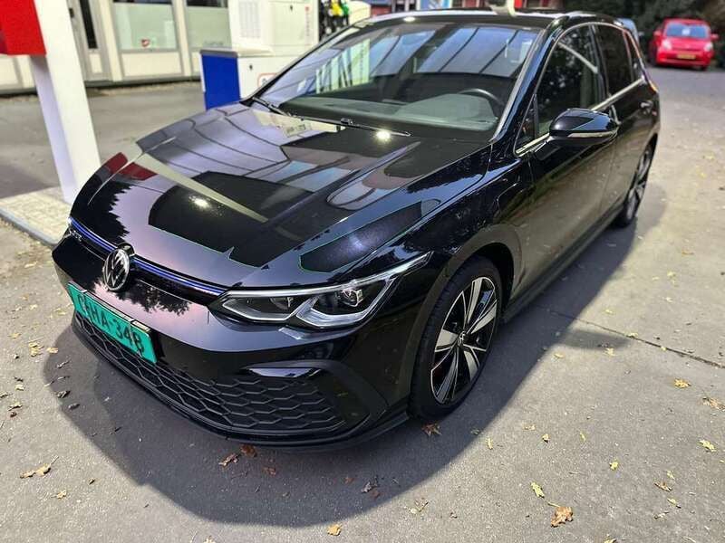 Zwart Gebruikt 2020 VW Golf VIII GTE Hatchback | € 26.000 (Eerlijke prijs) - Afbeelding 1/2