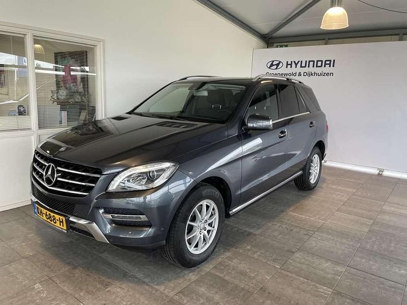 Grijs Gebruikt 2015 Mercedes ML250 SUV | € 24.950 - Afbeelding 1/4