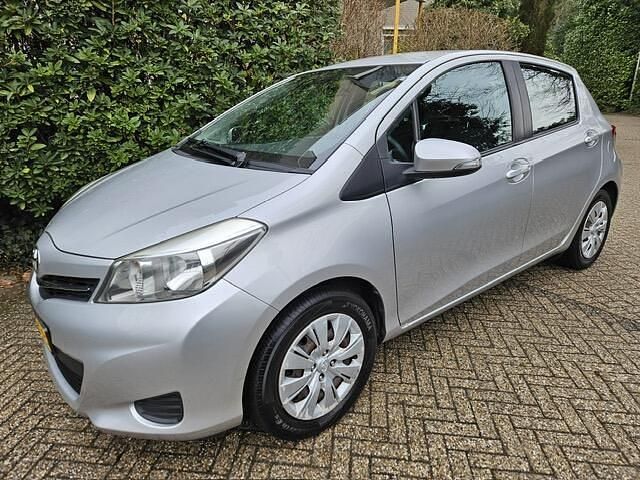 Occasion Toyota Yaris 101 PK (74 kW) 2014 Grijs (metallic) Hatchback