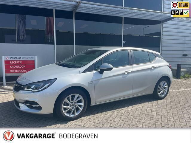 Grijs Gebruikt 2020 Opel Astra Edition Hatchback | € 13.450 (Eerlijke prijs) - Afbeelding 1/4
