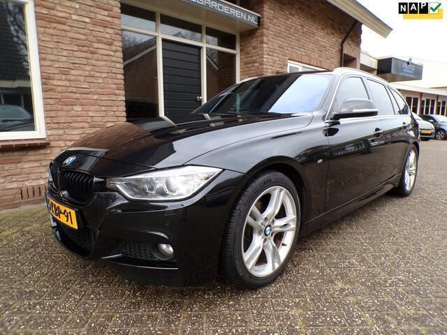 Zwart, metallic lak Gebruikt 2013 BMW 320 Executive Stationwagen | € 14.950 (Duur) - Afbeelding 1/4