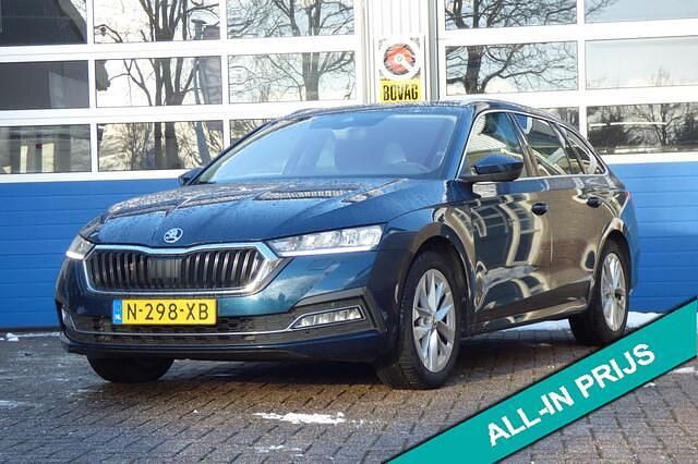 Blauw Occasion 2022 Skoda Octavia Business Line Stationwagen | € 16.450 (Eerlijke prijs) - Afbeelding 1/4