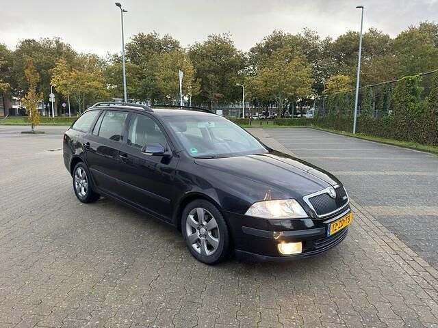 Zwart Gebruikt 2008 Skoda Octavia Business Line Stationwagen | € 1.950 (Eerlijke prijs) - Afbeelding 1/4