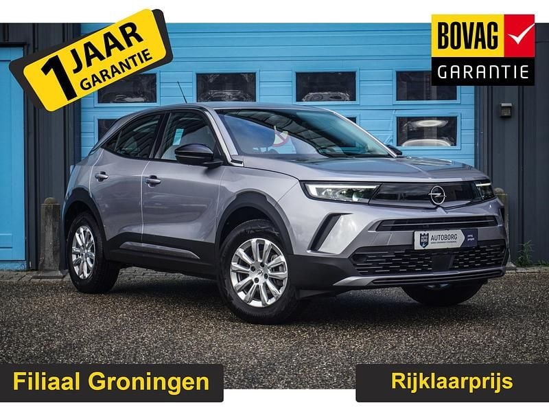 Grijs Gebruikt 2024 Opel Mokka SUV | € 23.470 (Eerlijke prijs) - Afbeelding 1/4