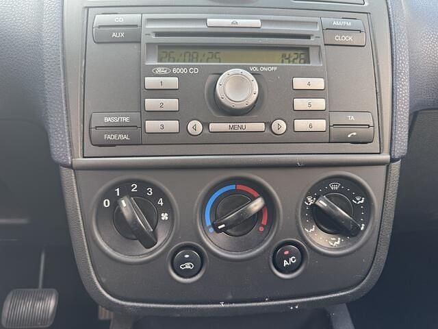 Occasion Ford Fiesta Futura 101 PK (74 kW) 2006 Blauw Hatchback