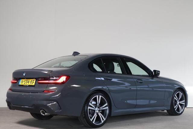 Grijs Gebruikt 2020 BMW 320 Executive Sedan | € 34.650 (Duur) - Afbeelding 1/4