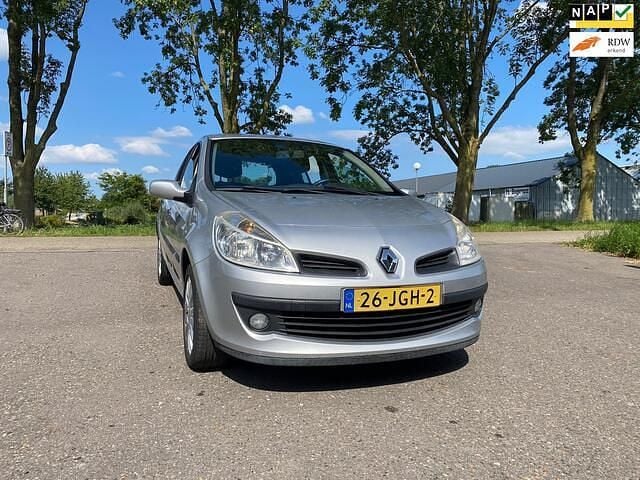 Grijs Gebruikt 2009 Renault Clio R.S. Collection Hatchback | € 3.499 (Eerlijke prijs) - Afbeelding 1/4