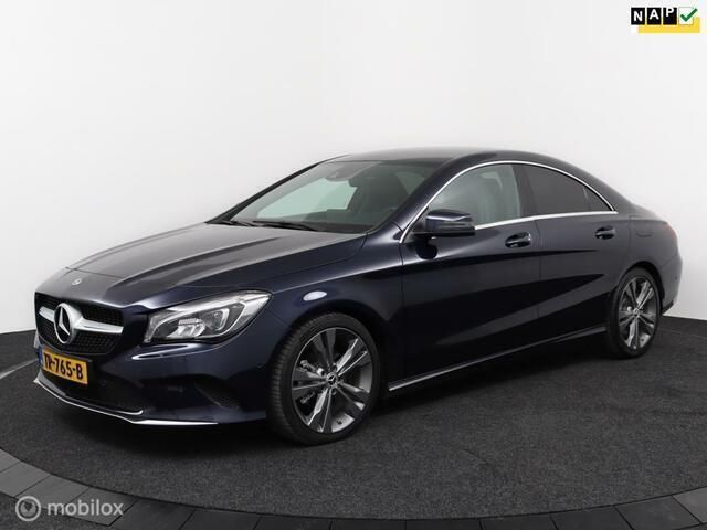 Blauw, metallic lak Gebruikt 2018 Mercedes CLA180 AMG Sedan | € 24.950 (Iets duurder) - Afbeelding 1/4