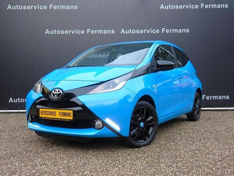 Blauw, metallic lak Gebruikt 2015 Toyota Aygo Edition Hatchback | € 8.950 (Iets duurder) - Afbeelding 1/4