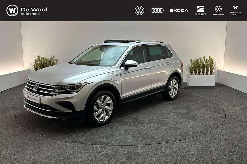 Zilver, metallic lak Gebruikt 2022 VW Tiguan Elegance SUV | € 31.495 (Super prijs) - Afbeelding 1/3