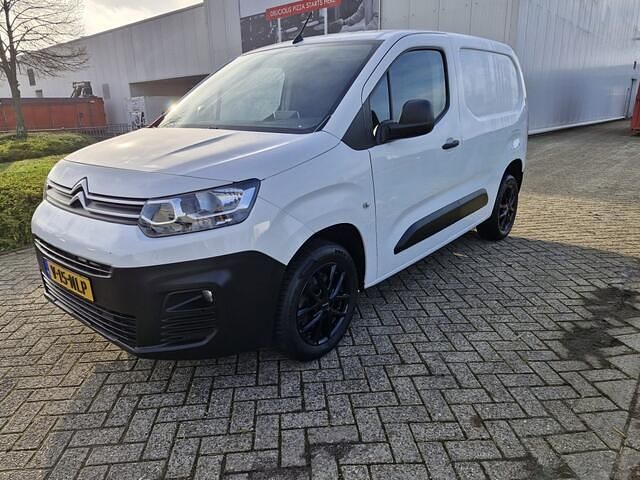 Wit Occasion 2019 Citroën Berlingo PureTech MPV | € 9.950 (Goede deal) - Afbeelding 1/4