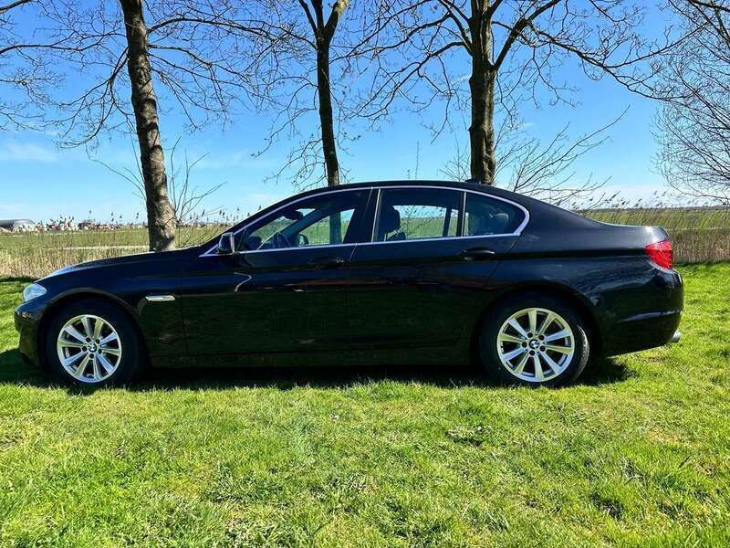 Zwart Gebruikt 2012 BMW 520 Executive Sedan | € 14.950 (Eerlijke prijs) - Afbeelding 1/4