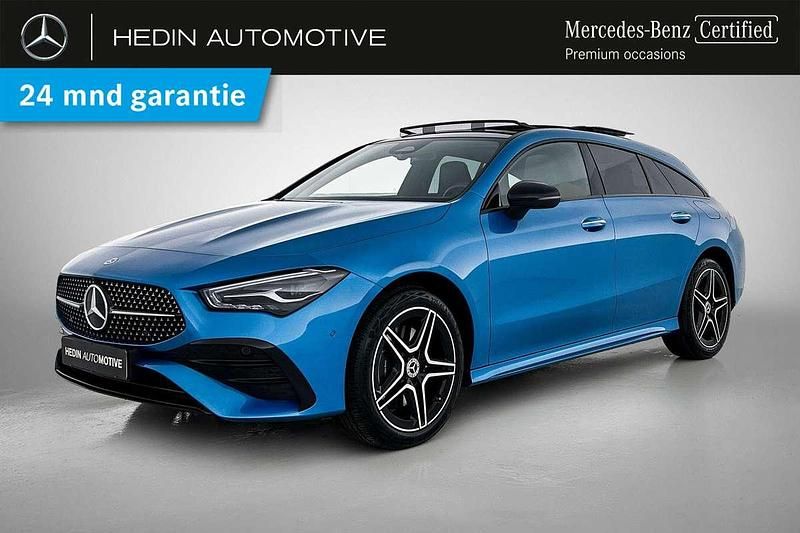 Blauw, metallic lak Gebruikt 2024 Mercedes CLA250e Shooting Brake AMG line Stationwagen | € 41.900 (Eerlijke prijs) - Afbeelding 1/4