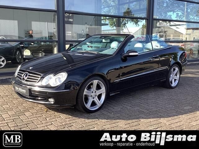 Zwart Occasion 2004 Mercedes 240 Avantgarde Cabriolet | € 7.499 (Goede deal) - Afbeelding 1/4