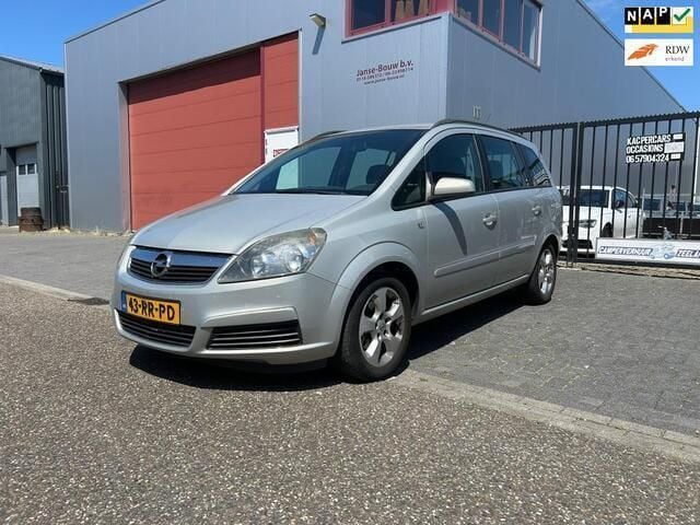 Grijs Gebruikt 2005 Opel Zafira Enjoy MPV | € 1.199 (Goede deal) - Afbeelding 1/4