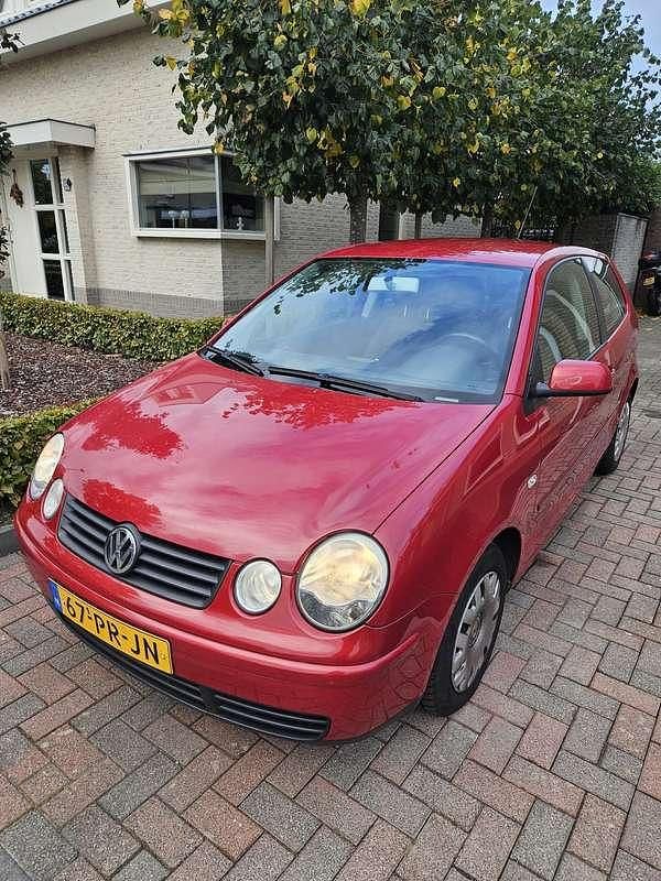 Rood Gebruikt 2004 VW Polo Hatchback | € 1.150 (Eerlijke prijs) - Afbeelding 1/4