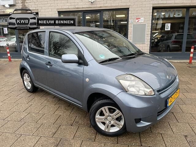 Grijs Occasion 2007 Daihatsu Sirion Hatchback | € 2.500 (Iets duurder) - Afbeelding 1/4