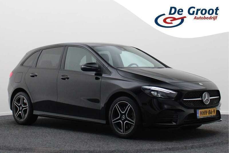 Zwart, metallic lak Gebruikt 2022 Mercedes B250 AMG line MPV | € 26.950 (Goede deal) - Afbeelding 1/4