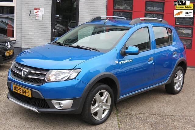 Blauw Gebruikt 2013 Dacia Sandero Stepway Ambiance Hatchback | € 4.575 (Eerlijke prijs) - Afbeelding 1/4